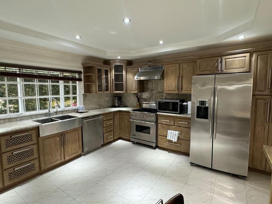 Jacks Hill Villa - Kingston