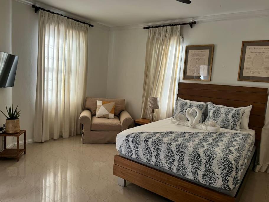 Jacks Hill Villa - Kingston
