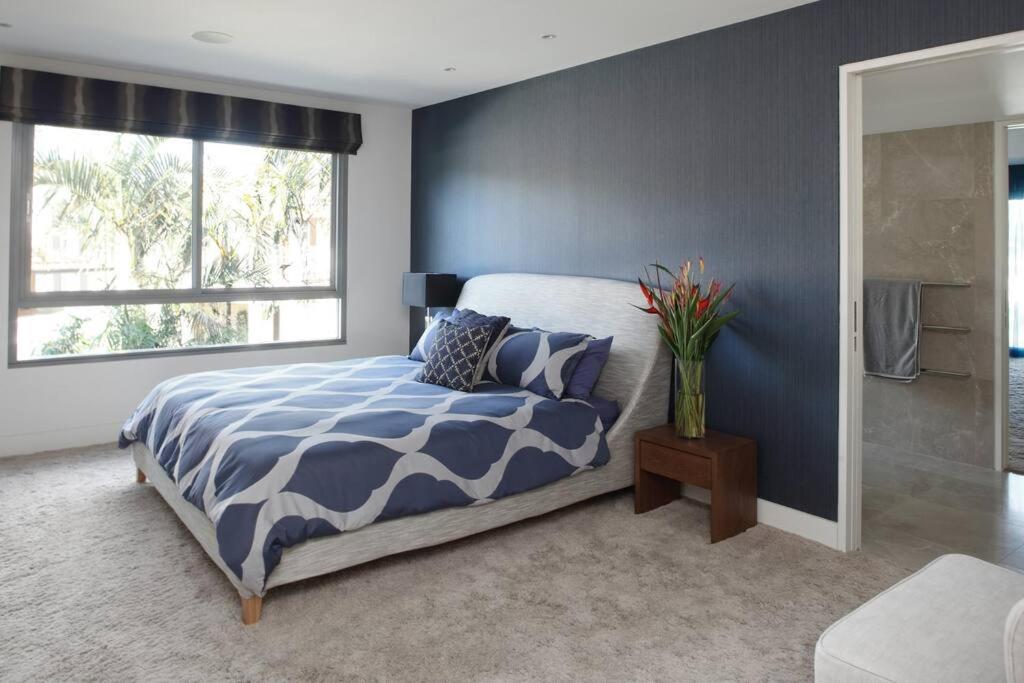 Racquet Retreat by Noosa Secret Destinations- Short Walk to Hastings Street