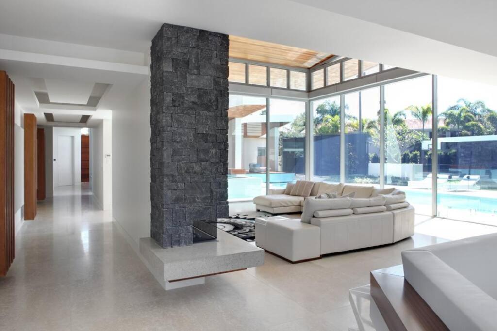 Racquet Retreat by Noosa Secret Destinations- Short Walk to Hastings Street