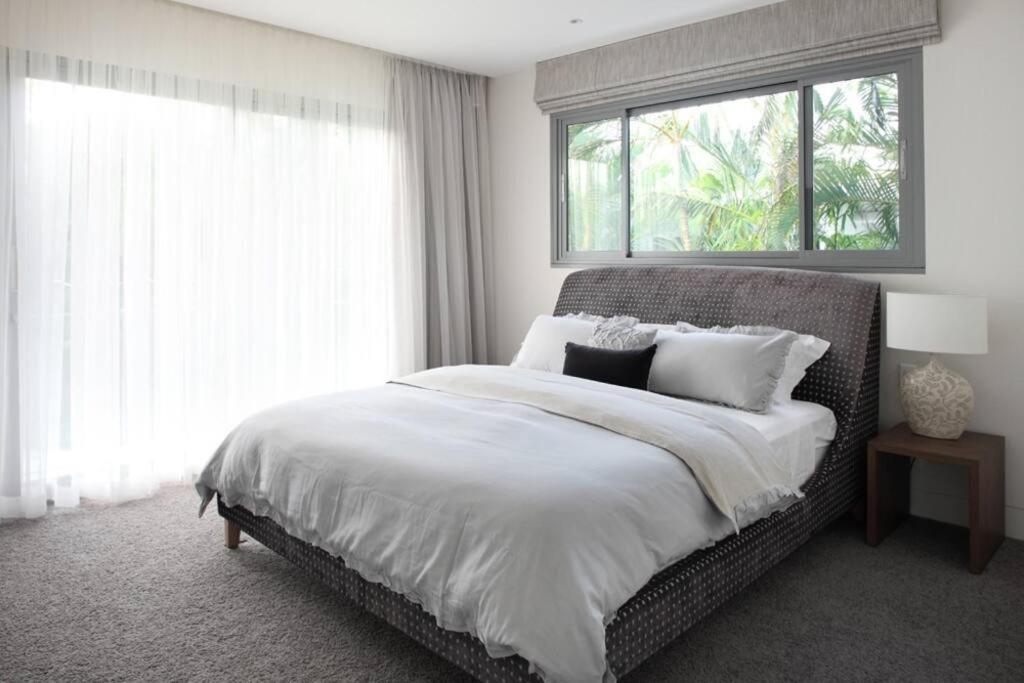 Racquet Retreat by Noosa Secret Destinations- Short Walk to Hastings Street