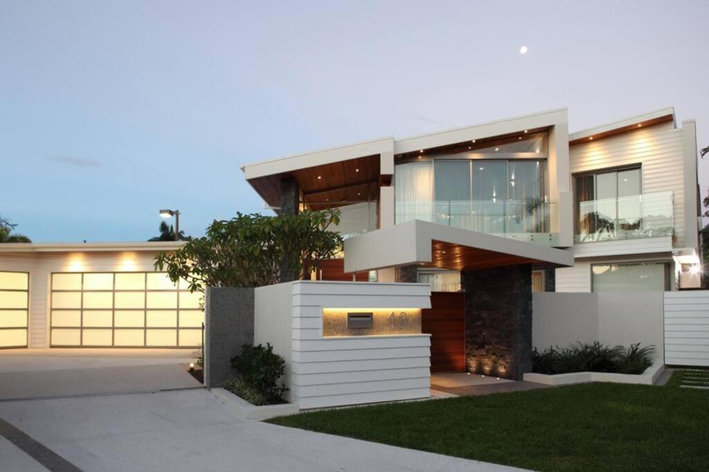 Racquet Retreat by Noosa Secret Destinations- Short Walk to Hastings Street