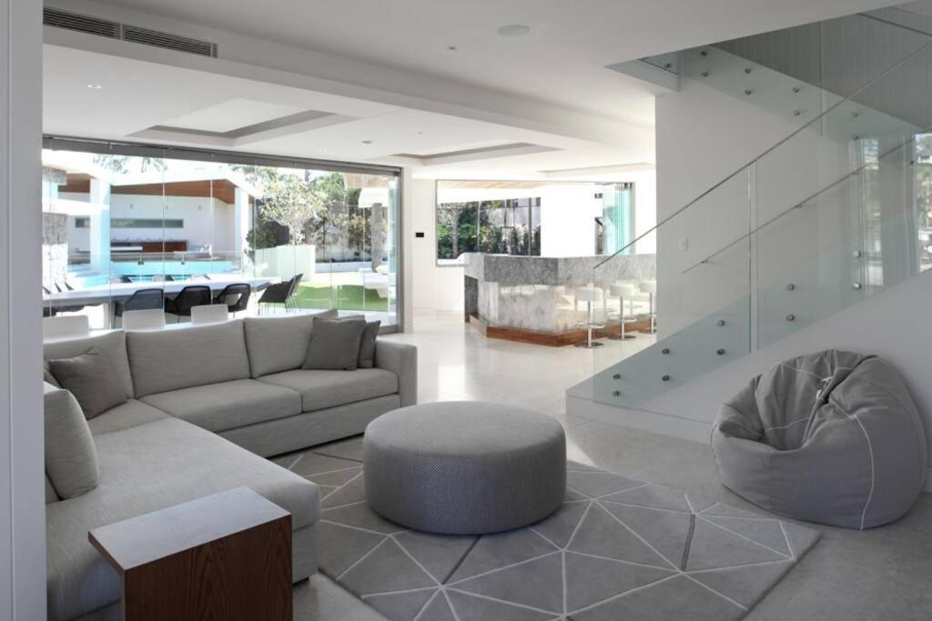 Racquet Retreat by Noosa Secret Destinations- Short Walk to Hastings Street