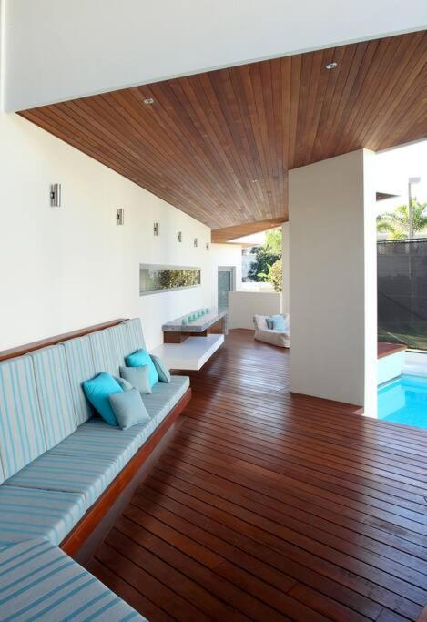 Racquet Retreat by Noosa Secret Destinations- Short Walk to Hastings Street