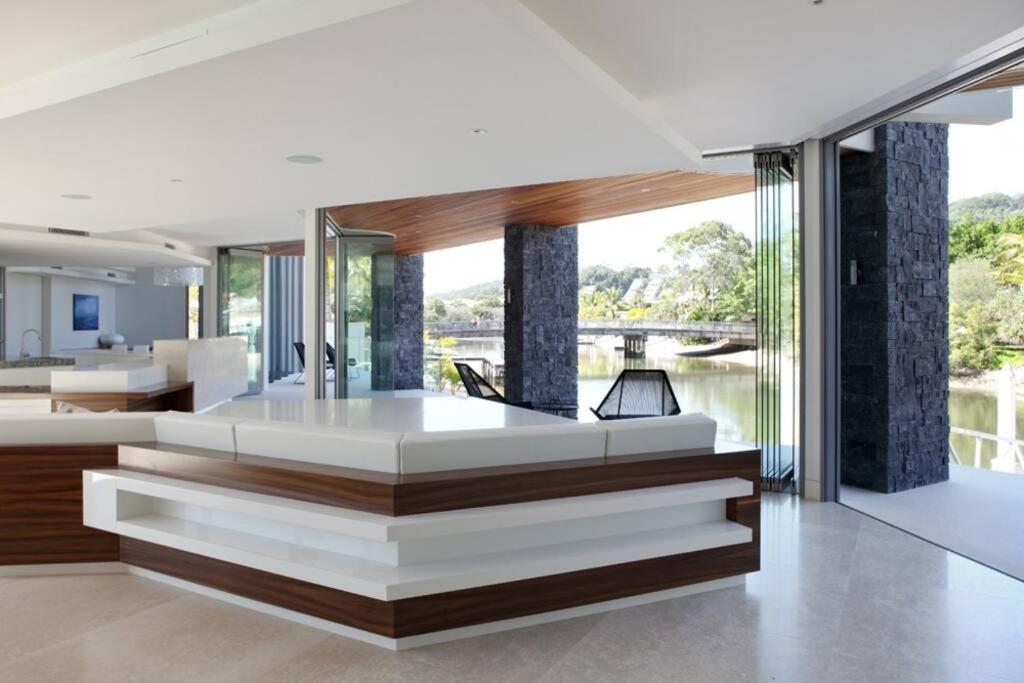 Racquet Retreat by Noosa Secret Destinations- Short Walk to Hastings Street