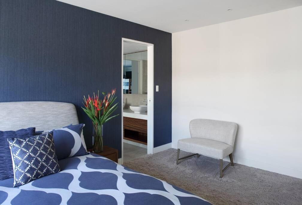 Racquet Retreat by Noosa Secret Destinations- Short Walk to Hastings Street