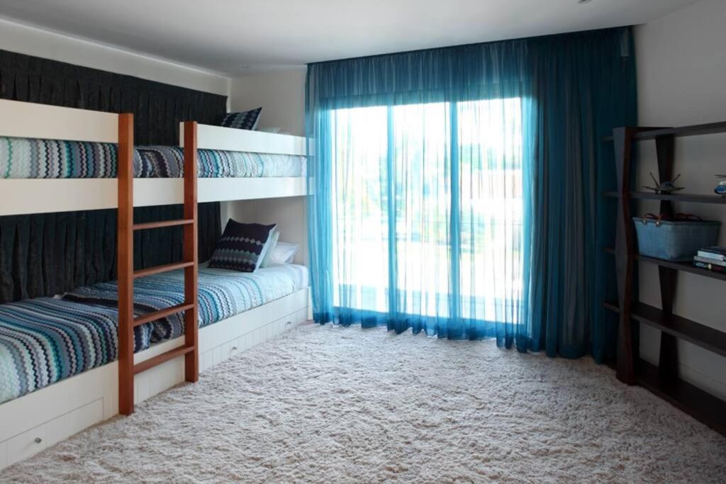 Racquet Retreat by Noosa Secret Destinations- Short Walk to Hastings Street