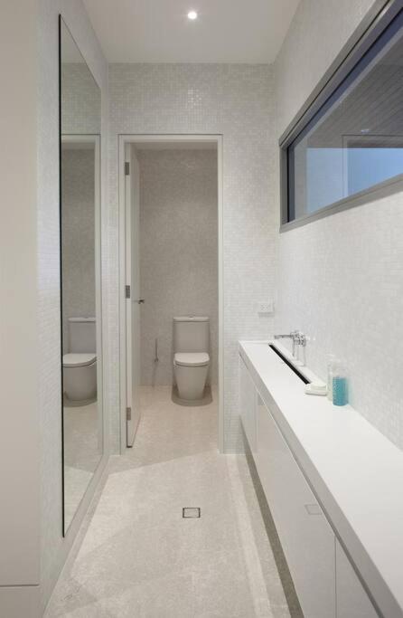 Racquet Retreat by Noosa Secret Destinations- Short Walk to Hastings Street