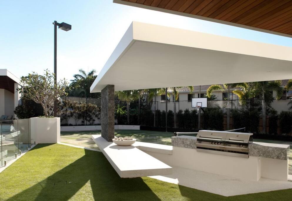 Racquet Retreat by Noosa Secret Destinations- Short Walk to Hastings Street