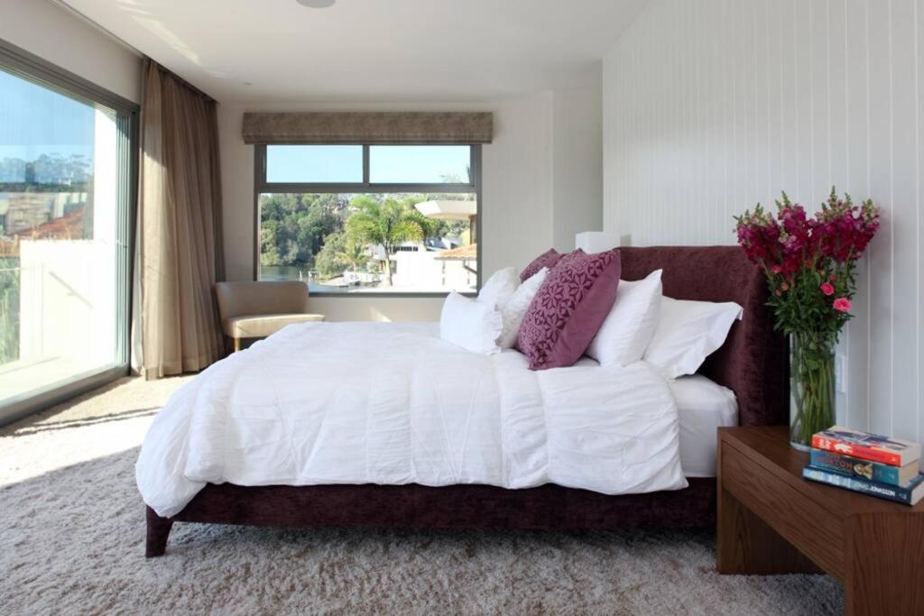Racquet Retreat by Noosa Secret Destinations- Short Walk to Hastings Street