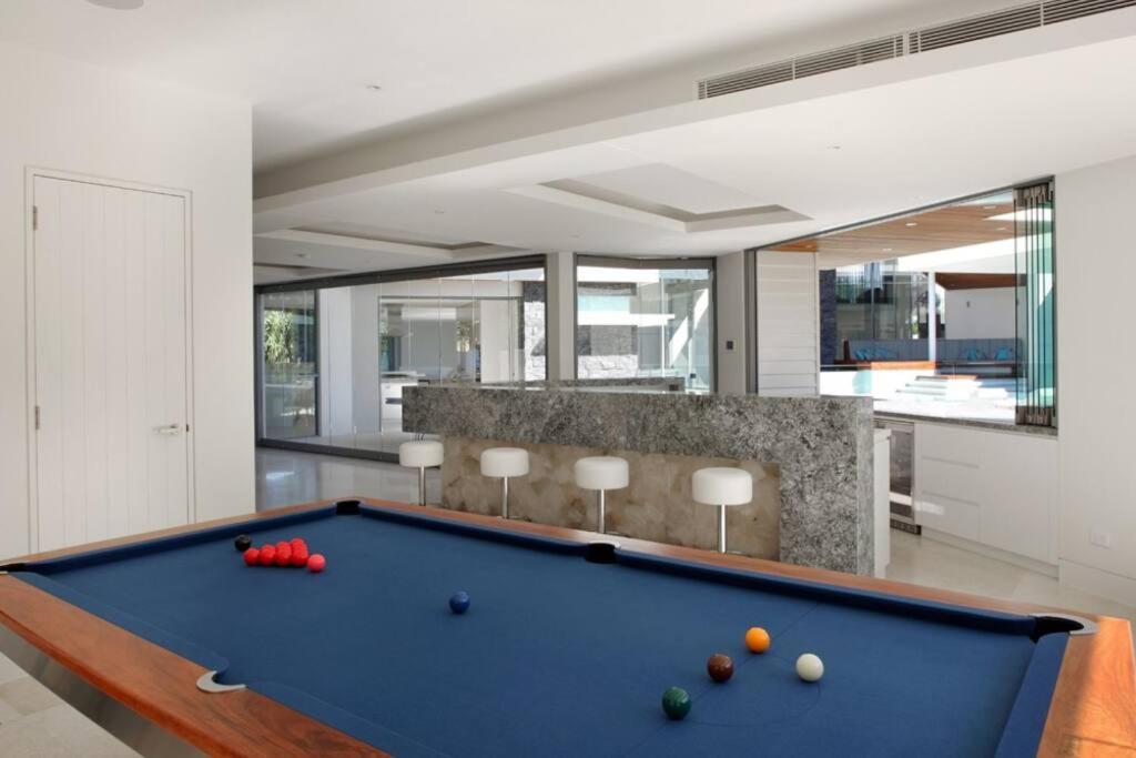Racquet Retreat by Noosa Secret Destinations- Short Walk to Hastings Street