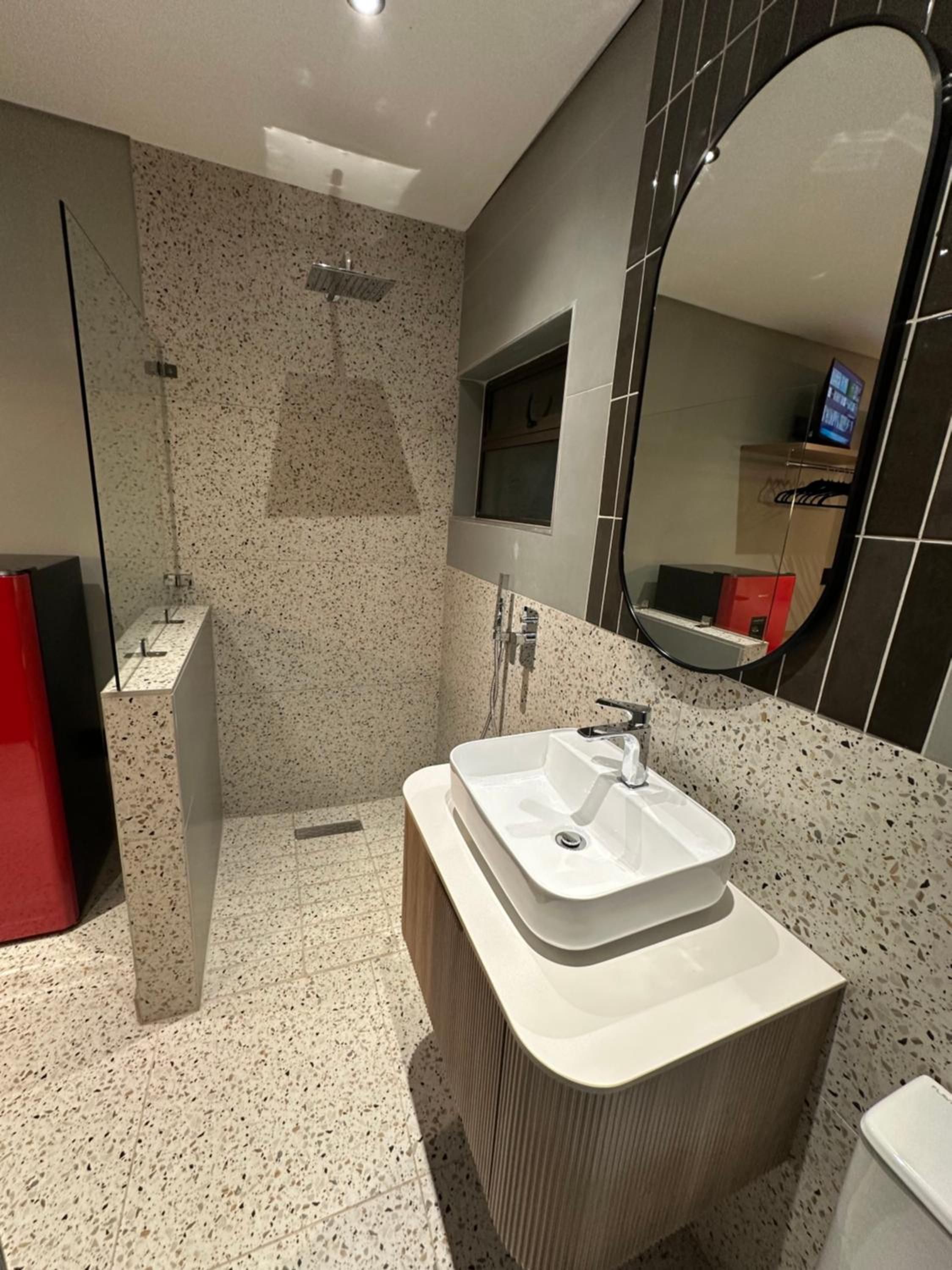 Green Ivy Luxury Room with Private Garden view 2