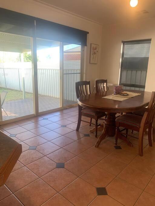 Cheerful 2 bedroom townhouse with secure parking