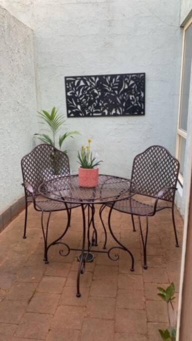 Cheerful 2 bedroom townhouse with secure parking