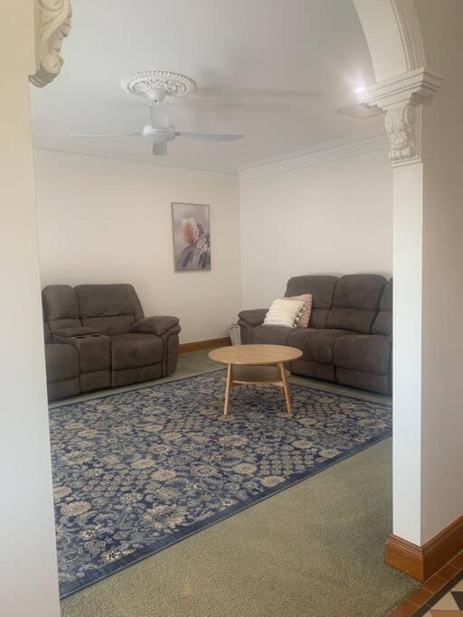 Cheerful 2 bedroom townhouse with secure parking
