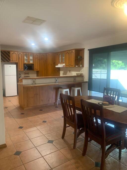 Cheerful 2 bedroom townhouse with secure parking