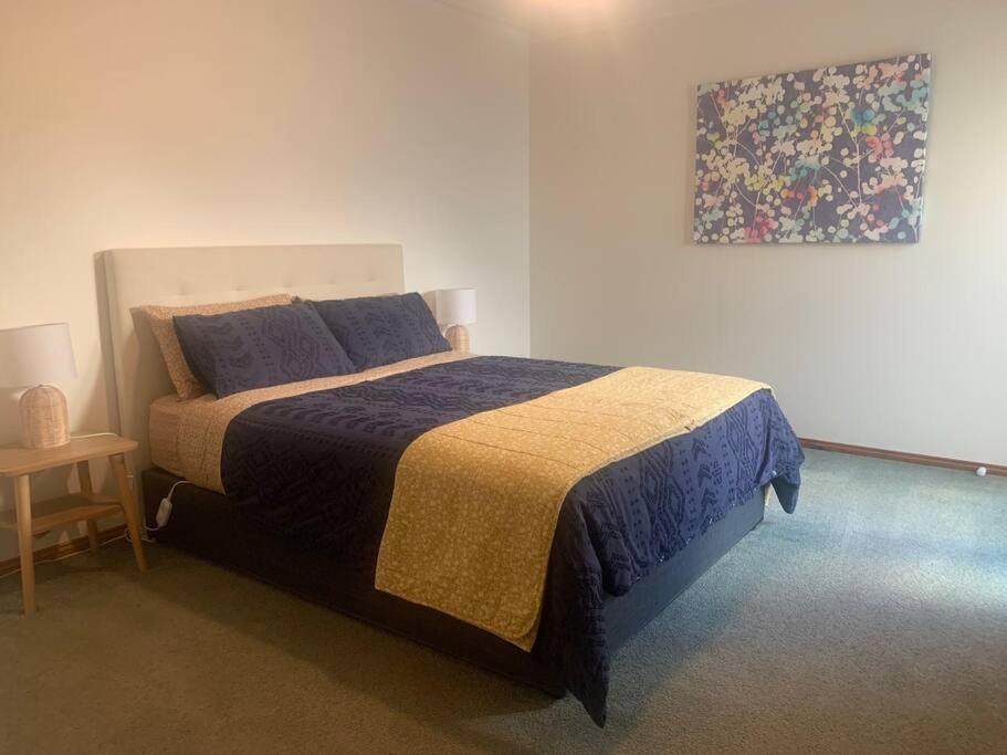 Cheerful 2 bedroom townhouse with secure parking