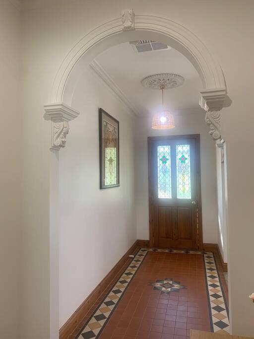 Cheerful 2 bedroom townhouse with secure parking