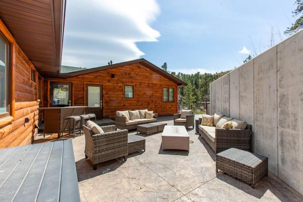 Hotel Modern Smart House In The Woods with 2 King BDS 2 BA - Image 1