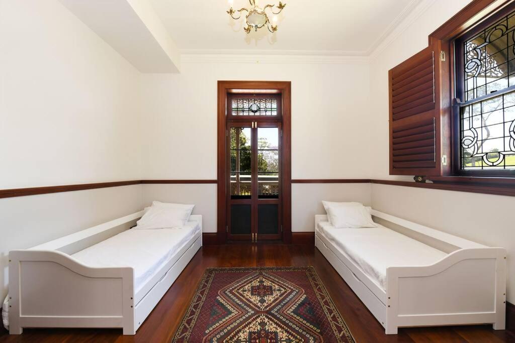 Currawong House