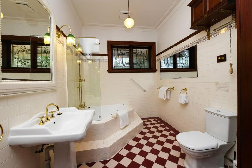 Currawong House