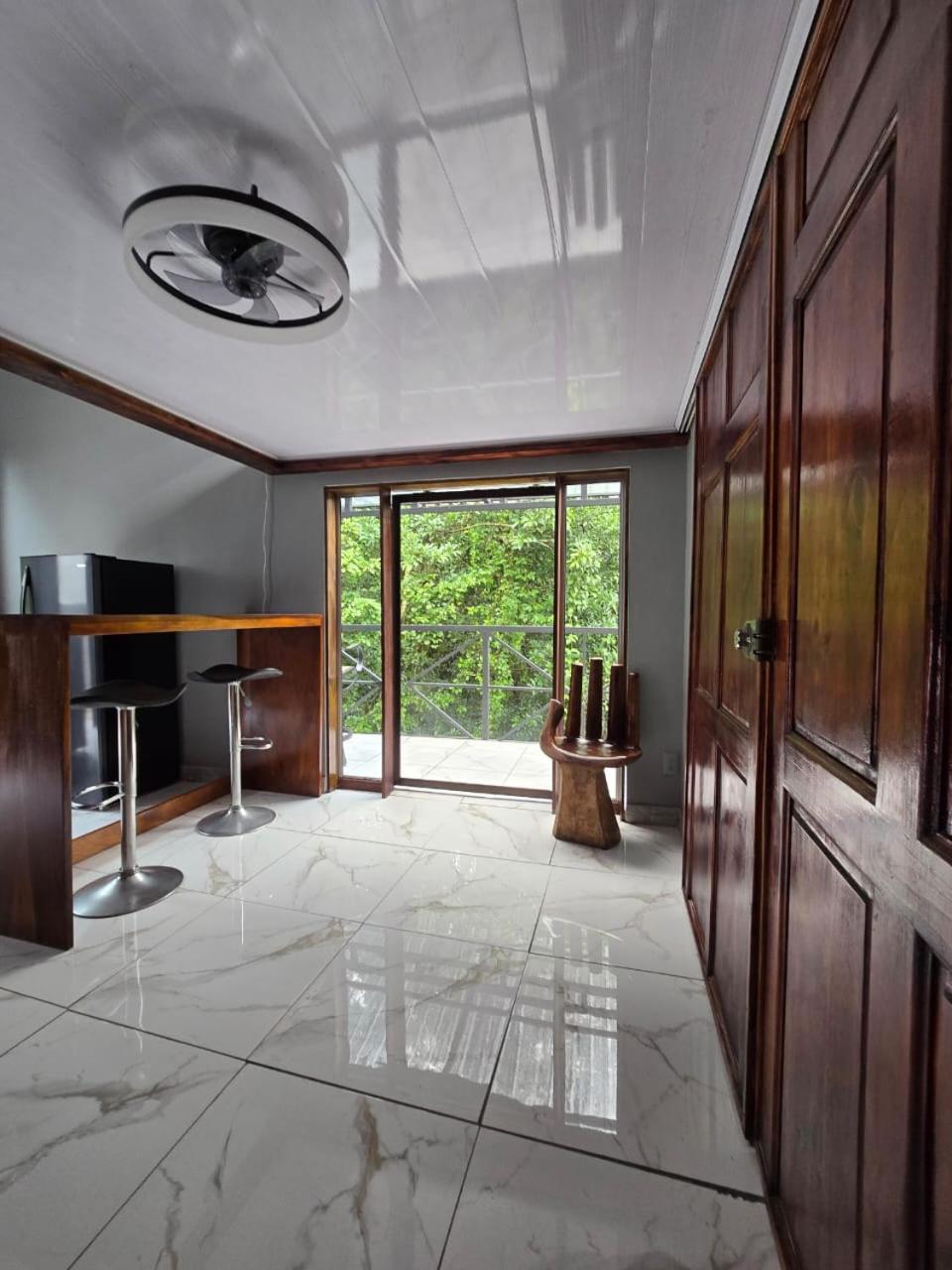 Happy Paradise Lodge