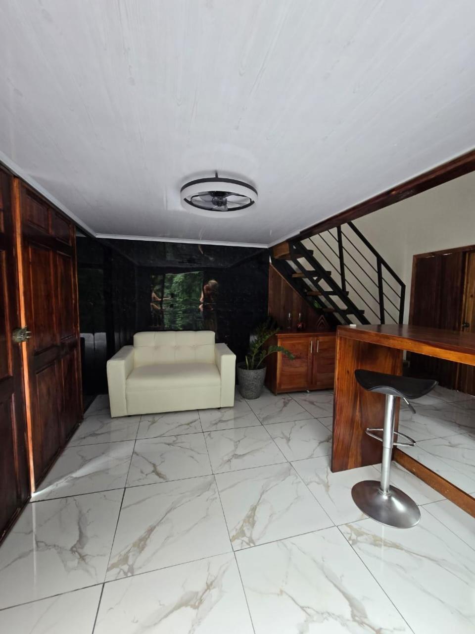 Happy Paradise Lodge