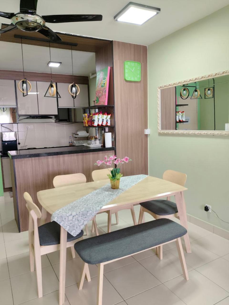 Nena Homestay Setia Alam, Air Conditioned, High Speed Internet photo 3