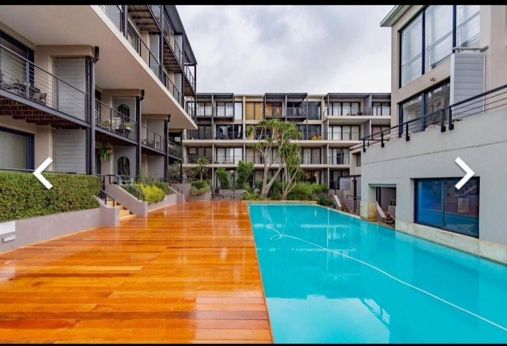 Spacious 2 Bed Apartment in City Centre view 2