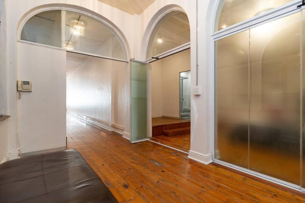 Spacious 2 Bed Apartment in City Centre view 3