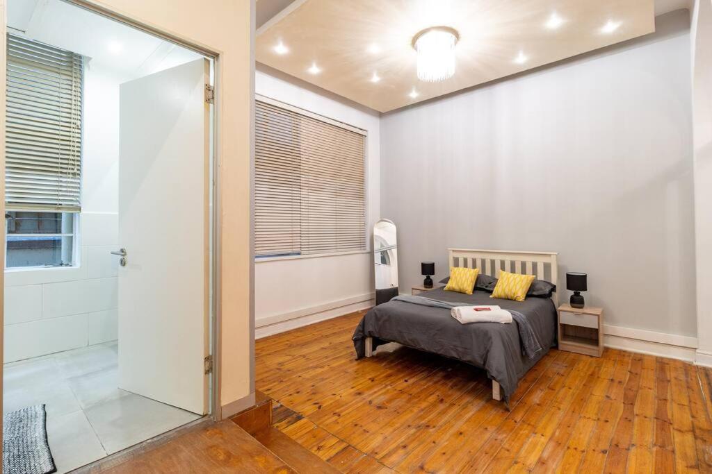 Spacious 2 Bed Apartment in City Centre view 4