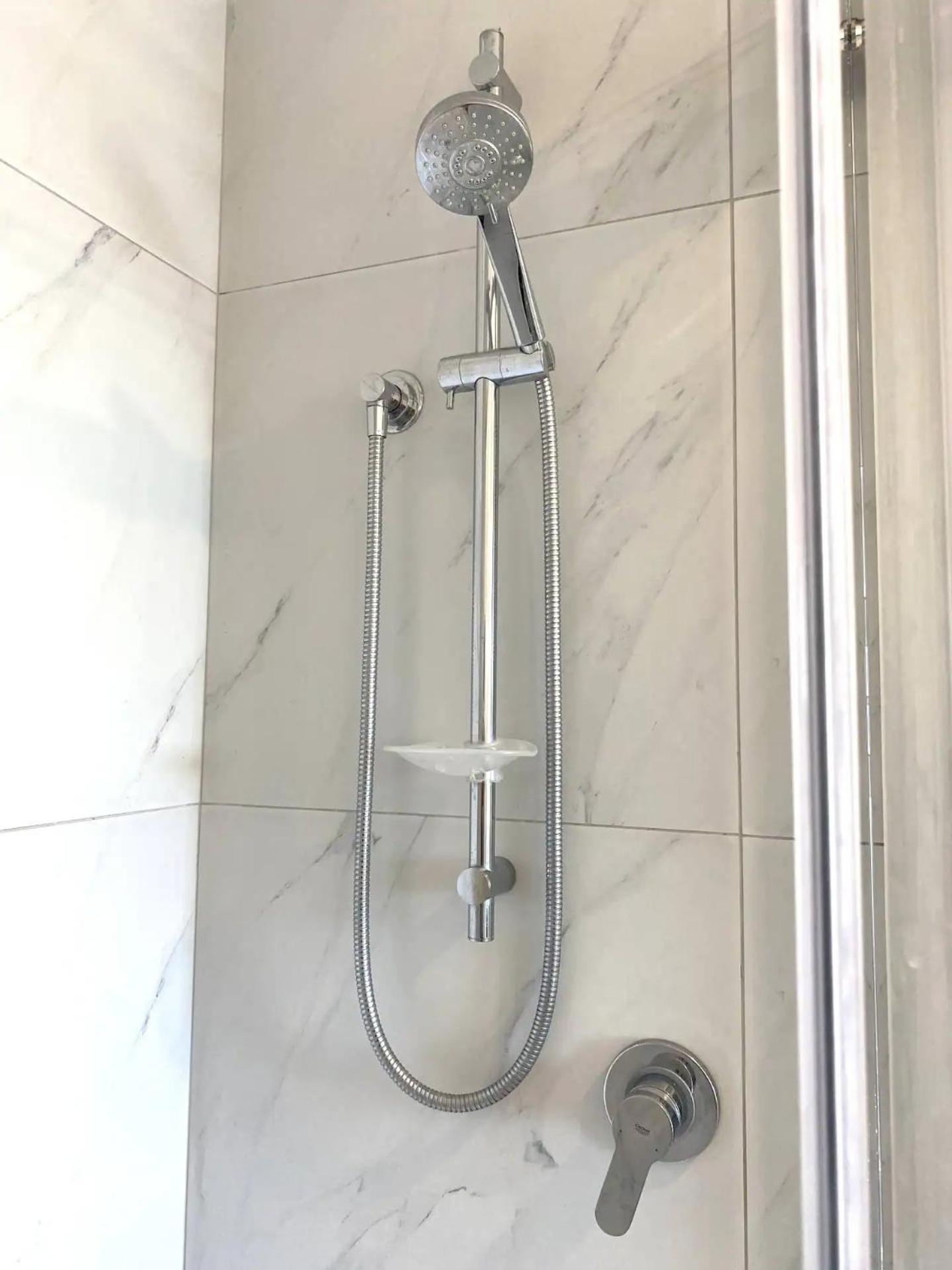 Ensuite Room in Central City view 5