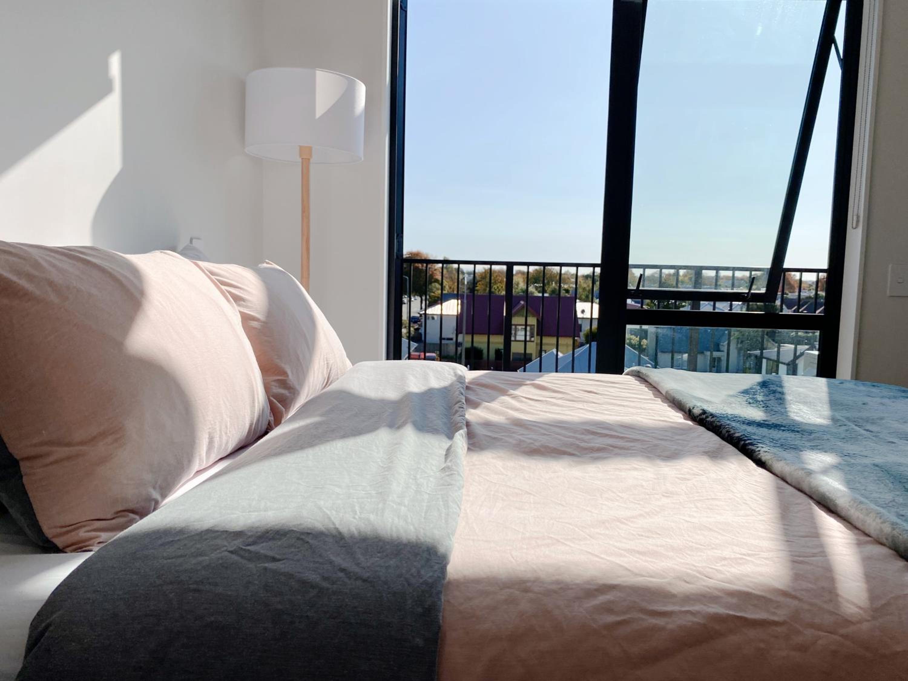 Ensuite Room in Central City view 4