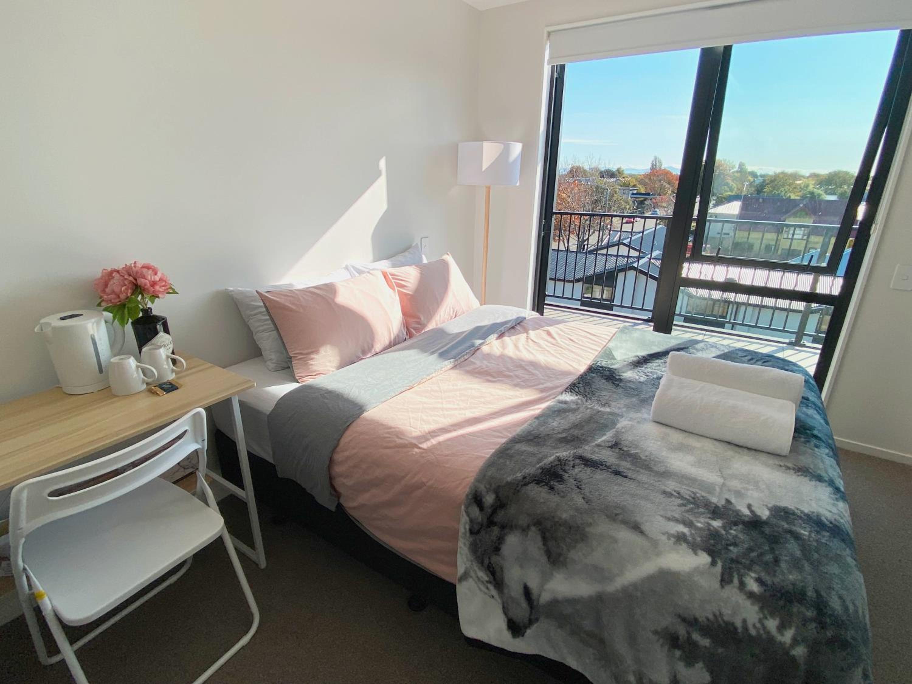 Ensuite Room in Central City view 2