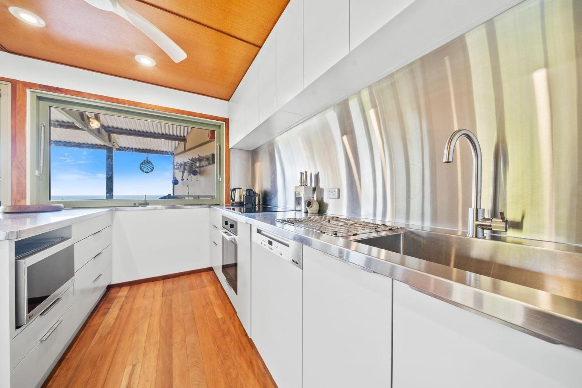 Claytons 7 by Discover Stradbroke