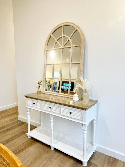 Luxury 6 bedroom Home in Wilton
