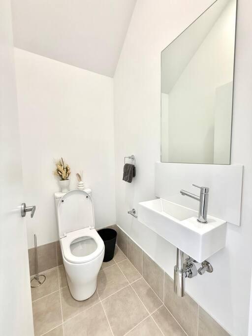 Luxury 6 bedroom Home in Wilton