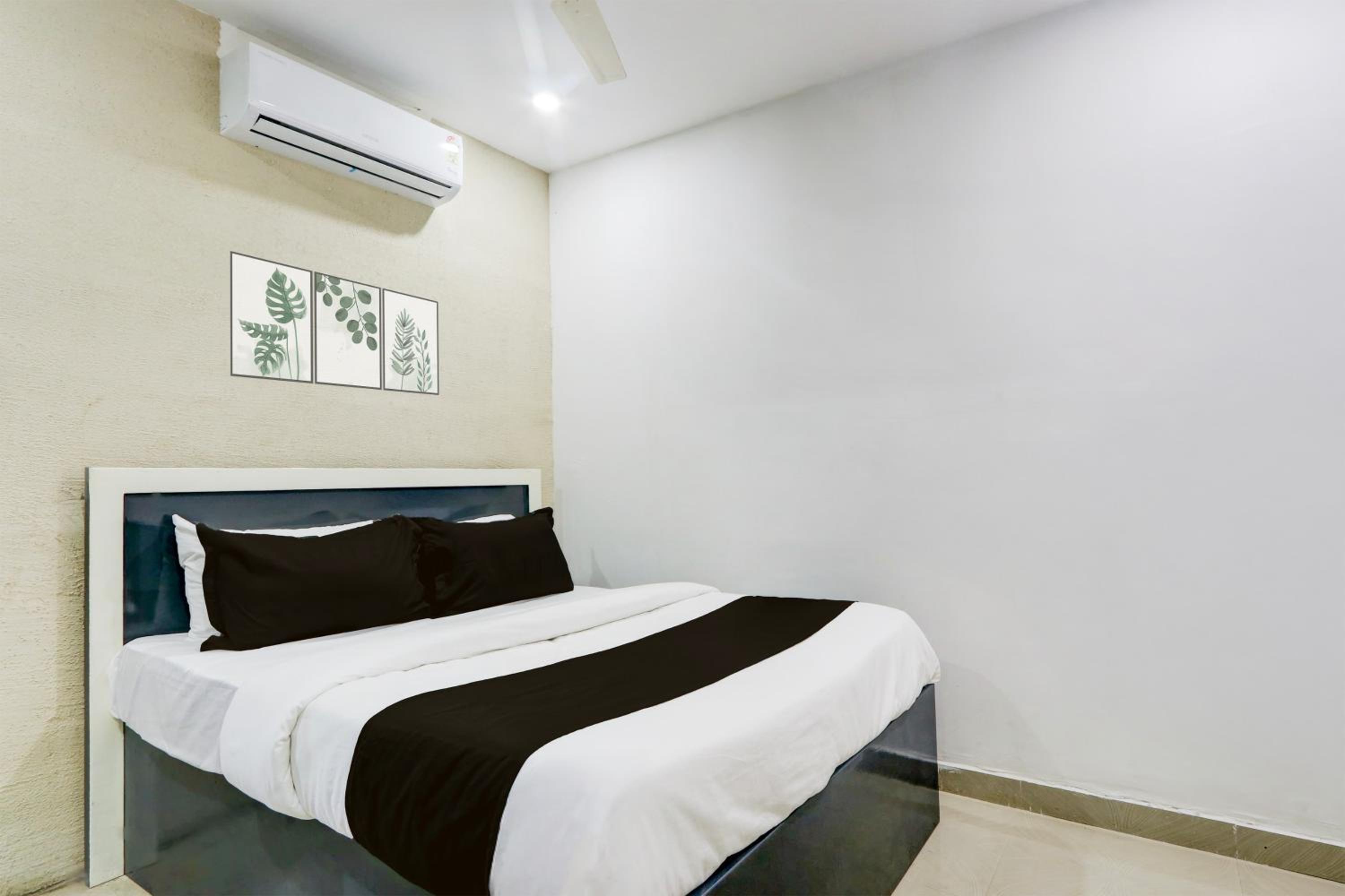 Hotel O by OYO Tara Grand luxury Rooms view 3