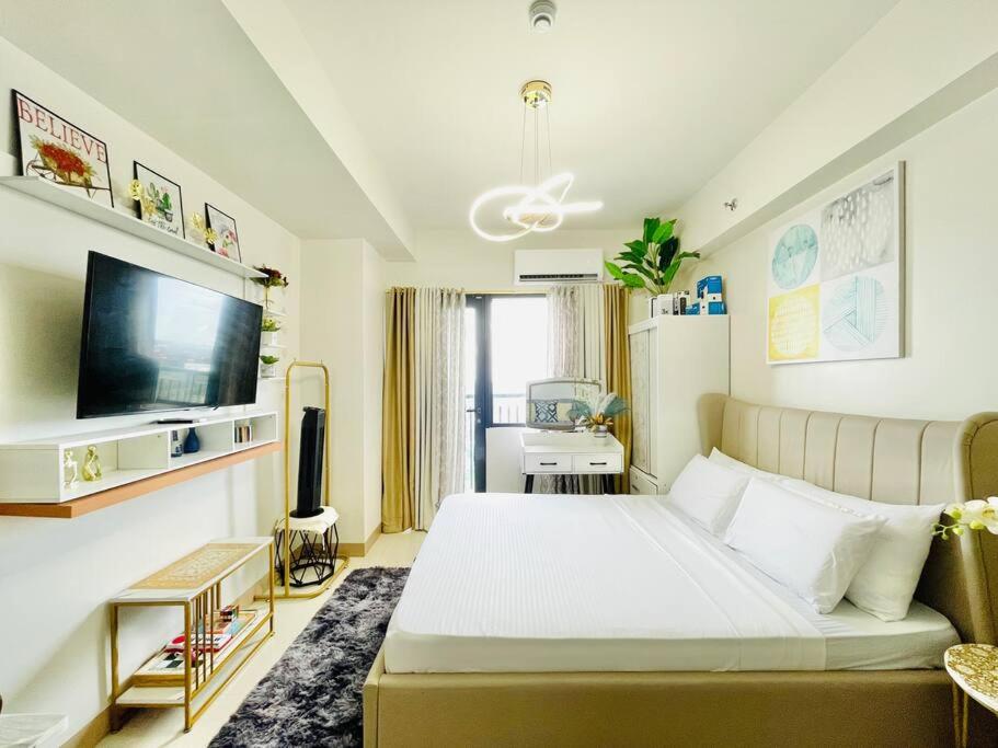 SM 5 Modern & Radiant Studio