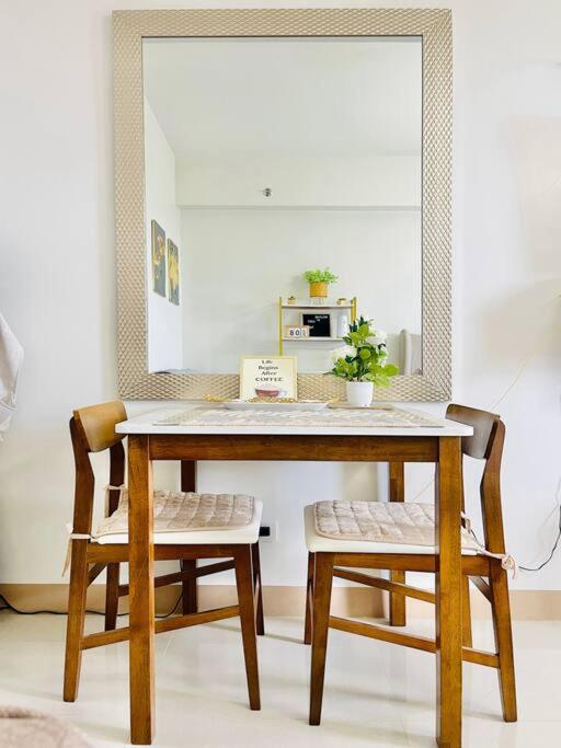 SM 5 Modern & Radiant Studio
