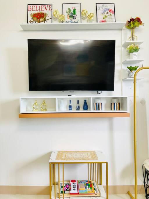 SM 5 Modern & Radiant Studio