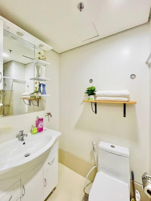SM 5 Modern & Radiant Studio