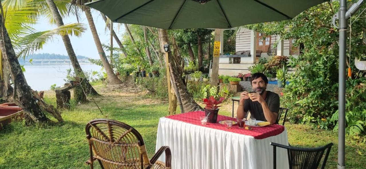 Green Island Homestay Riverside
