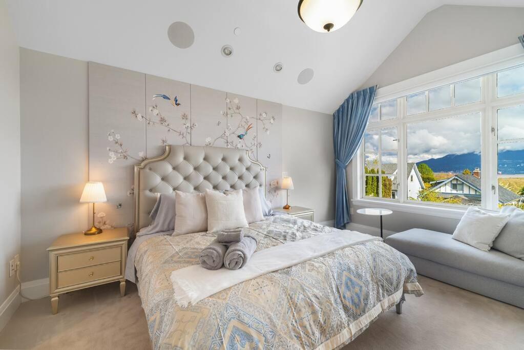 Luxury 4 beds Ocean-View house at Center of Vancouver