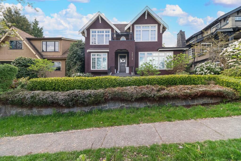 Luxury 4 beds Ocean-View house at Center of Vancouver