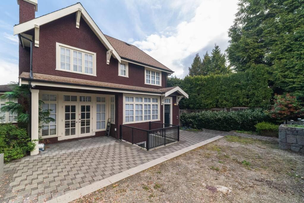 Luxury 4 beds Ocean-View house at Center of Vancouver