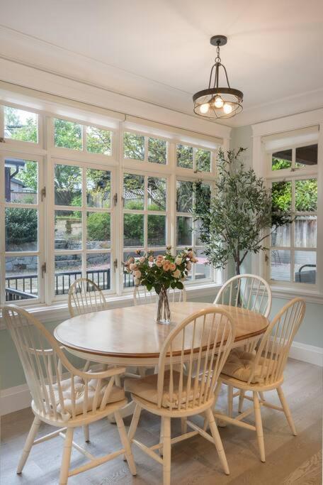 Luxury 4 beds Ocean-View house at Center of Vancouver