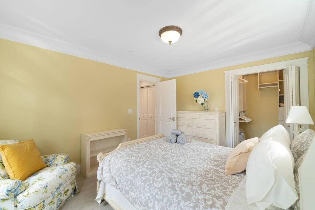 Luxury 4 beds Ocean-View house at Center of Vancouver