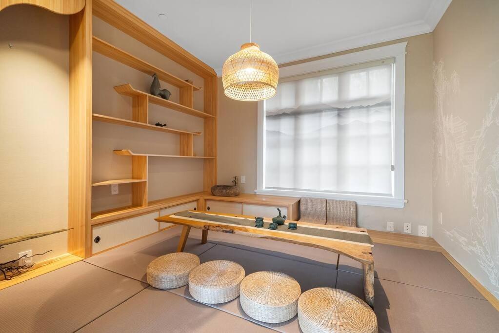 Luxury 4 beds Ocean-View house at Center of Vancouver