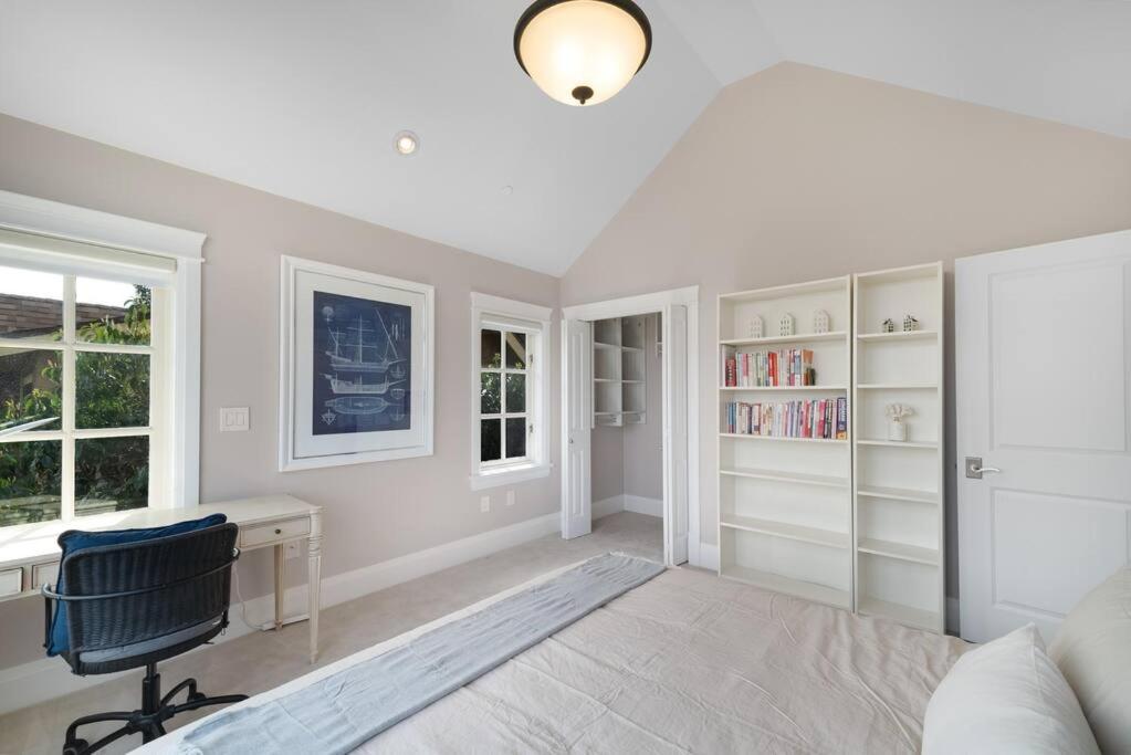 Luxury 4 beds Ocean-View house at Center of Vancouver